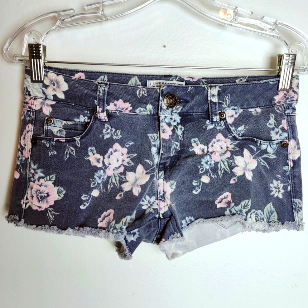 I Love H. Eighty One Black Floral Denim Cut-Off Shorts Low Rise, Size 25